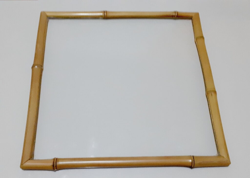 Bandeja de Bambu Natural -vidro 4mm - Medida: 32x32 cm