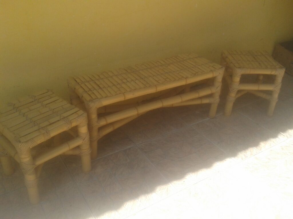 Jogo de bancos de bambu