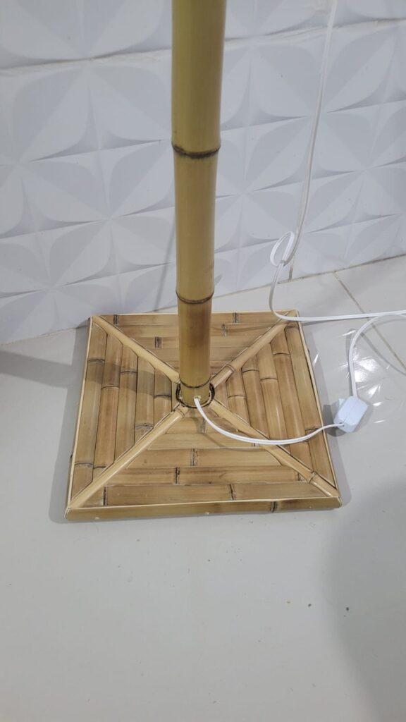 Abajur Reto de Chão 2,10 m